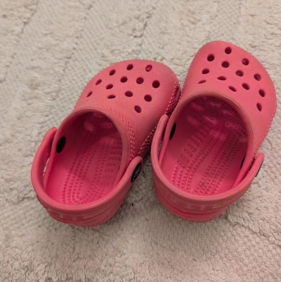 CROCS Kids Vibrant Pink Sandals - Picture 6 of 6